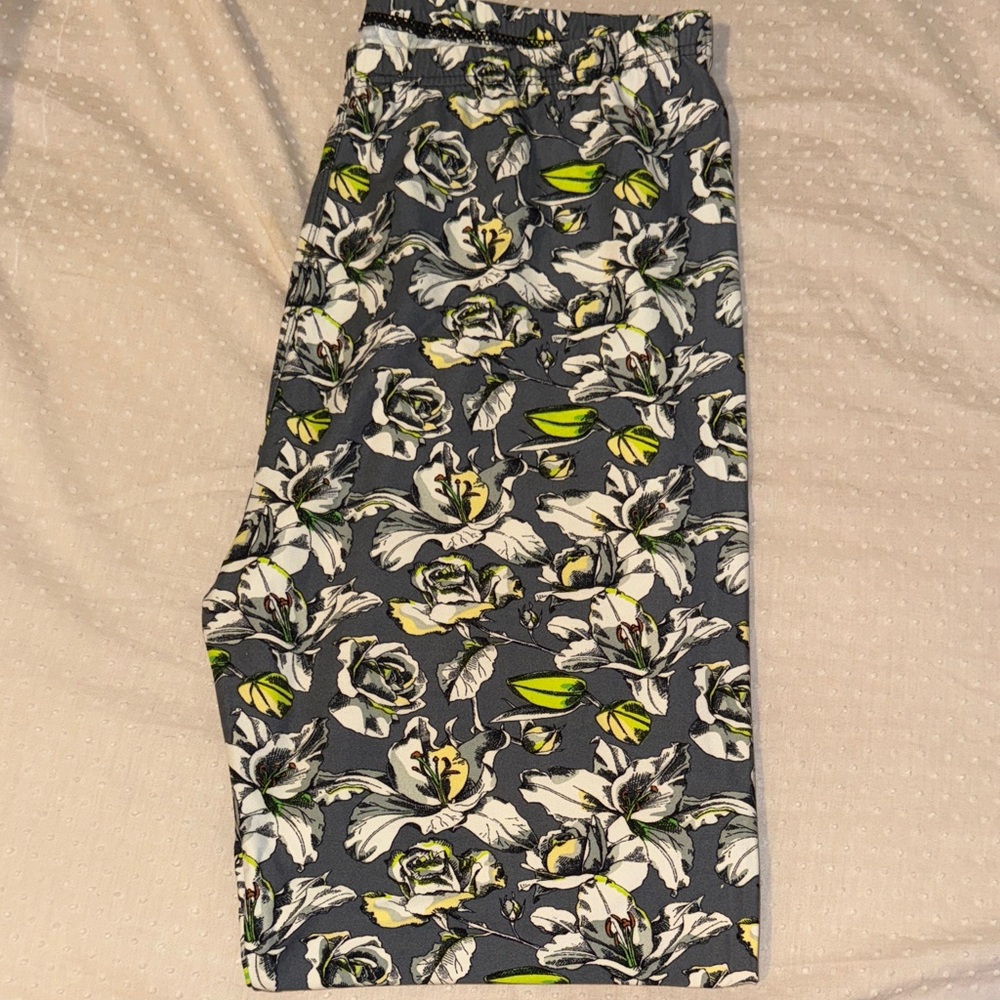 Plus Size Floral Print Leggings